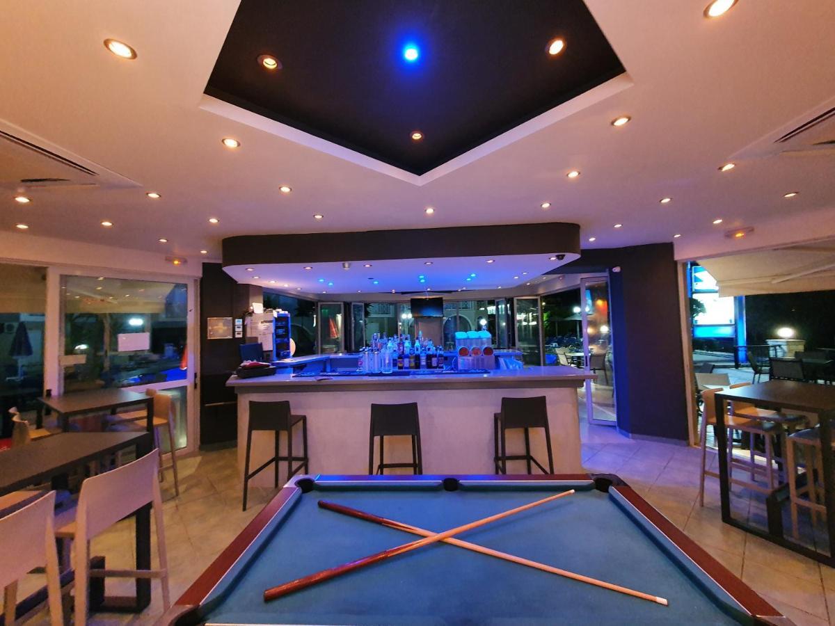 Vivian Hotel 2*
